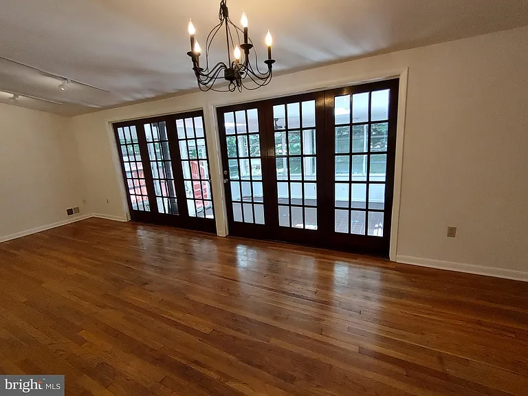 112 Claybrook Dr — Photo 13