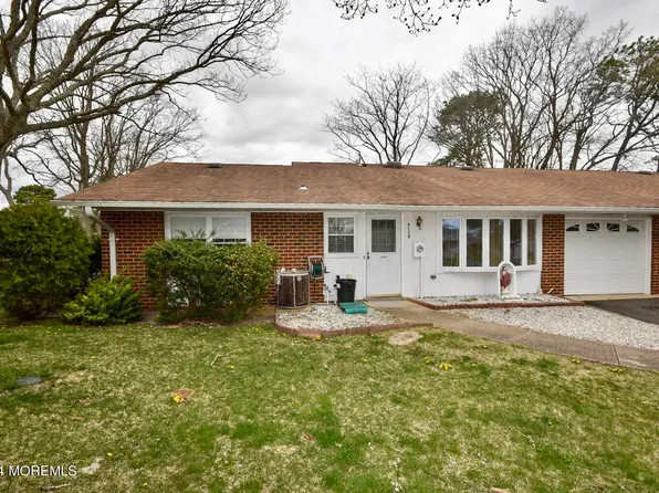 912B Dumbarton Drive, Lakewood, NJ 08701