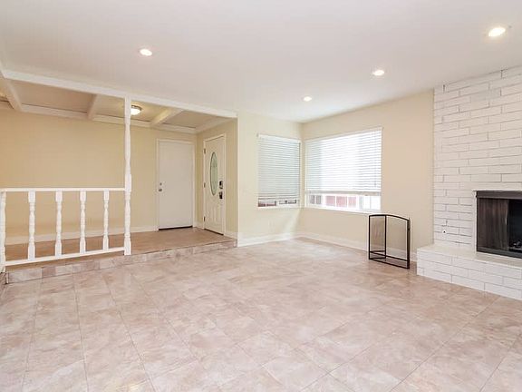 3rd image of 3727 Orchid Dr