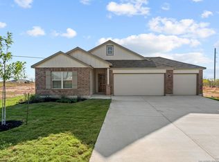 113 Pendleton Cv, Floresville, TX 78114