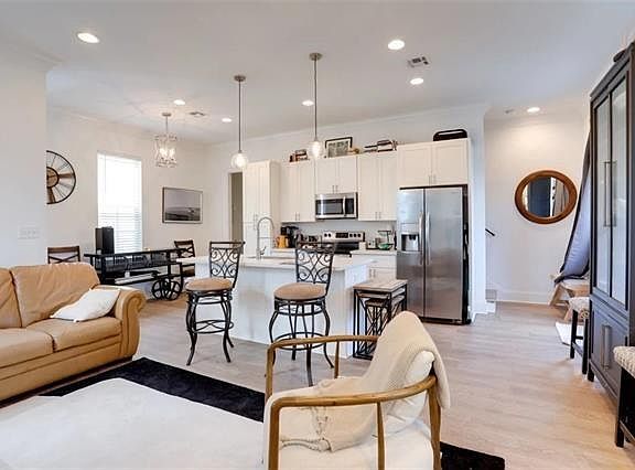 3rd image of 2107 Erato St
