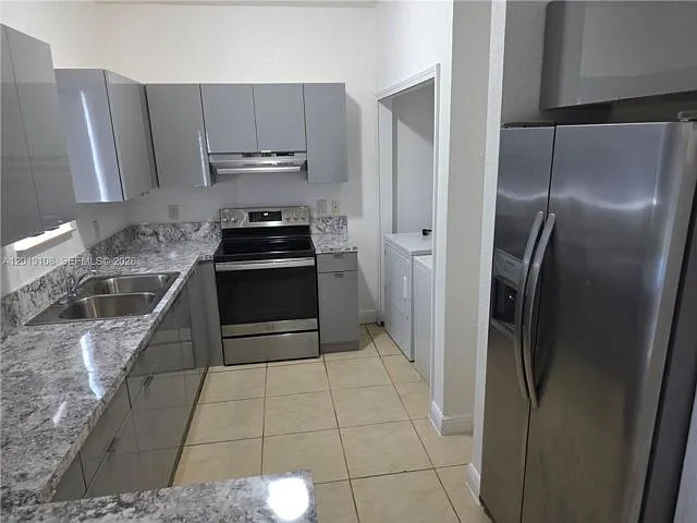 1351 NW 9th Ct — Photo 3