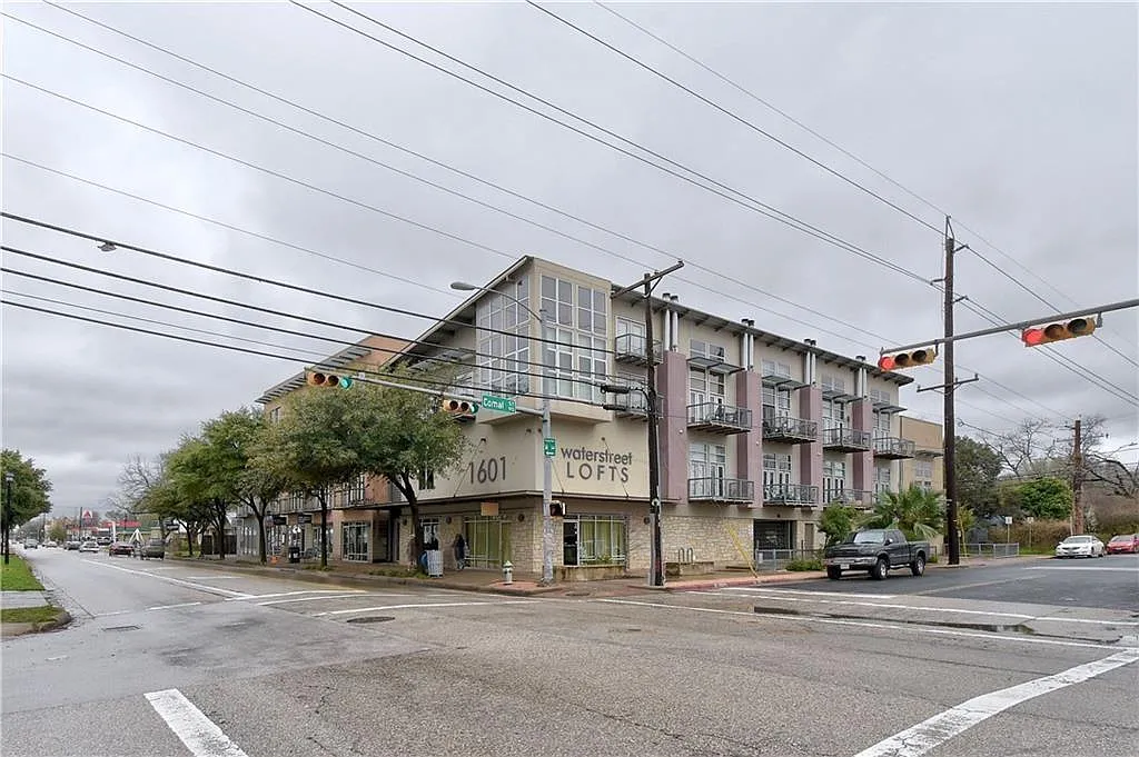 2 bed, 1.5 bath, 1174 sqft, $4,200 — Photo 3