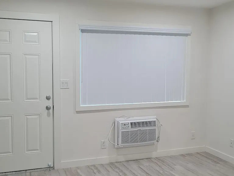 Remodeled 1 Bedroom Unit in Orange — Photo 2