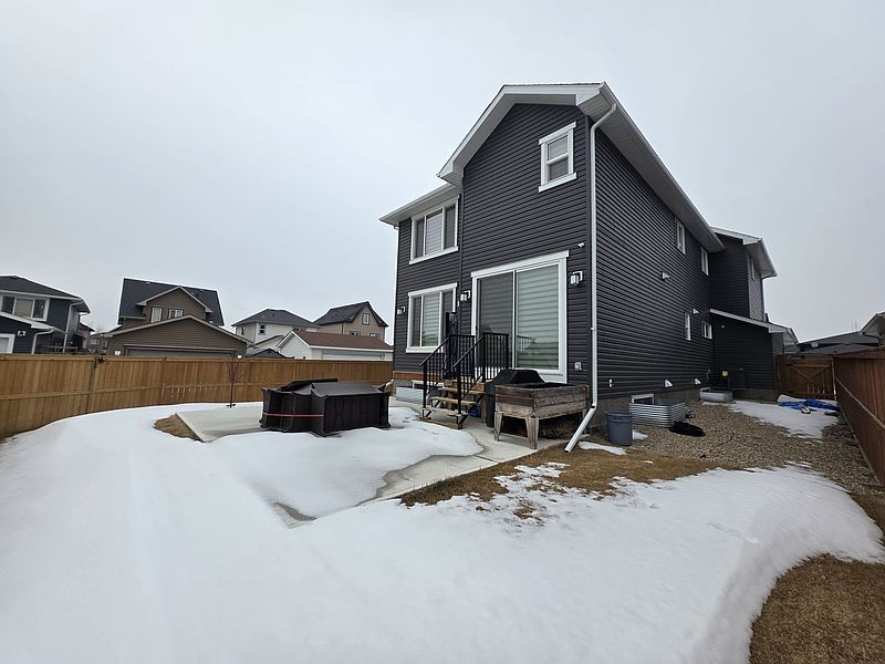 Airdrie Apartment for rent - 5 Bedrooms — photo 2