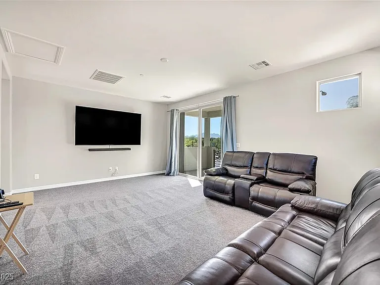 1012 E Sunset Rd — Photo 7