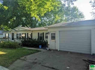 104 S West St, Arthur, IA 51431