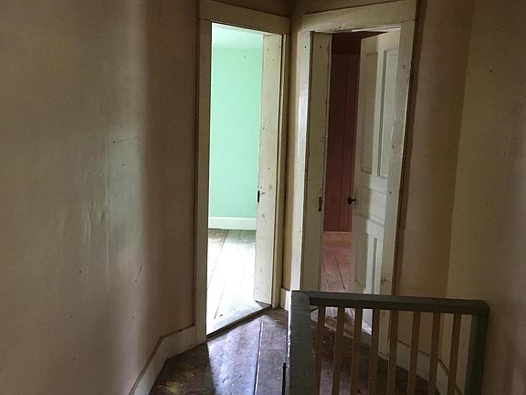 3rd image of 1055 Dettloff St