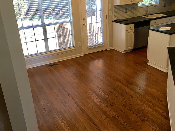 Breakfast nook, kitchen area