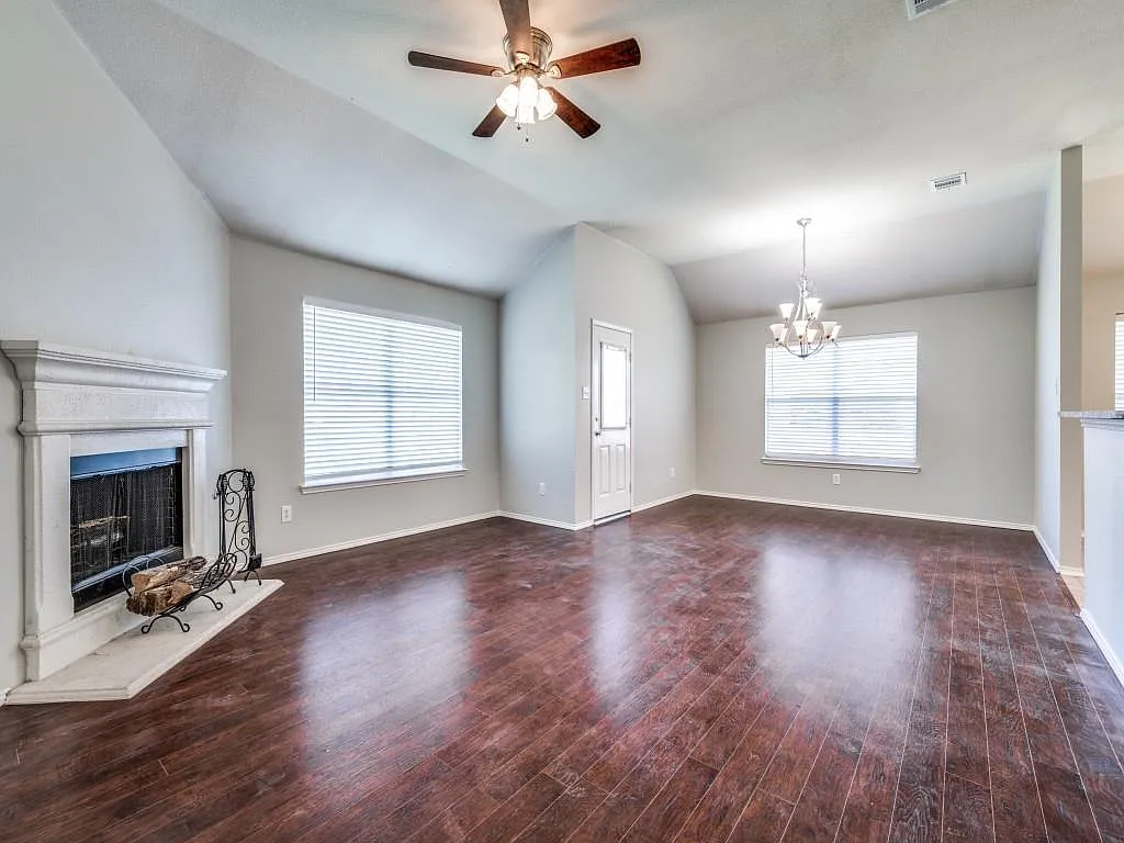 4 bed, 1941 sqft, $2,250 — Photo 2
