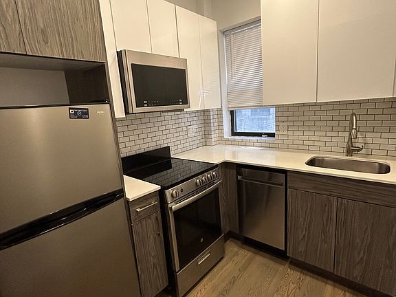 2nd image of 9 Peterborough St #5