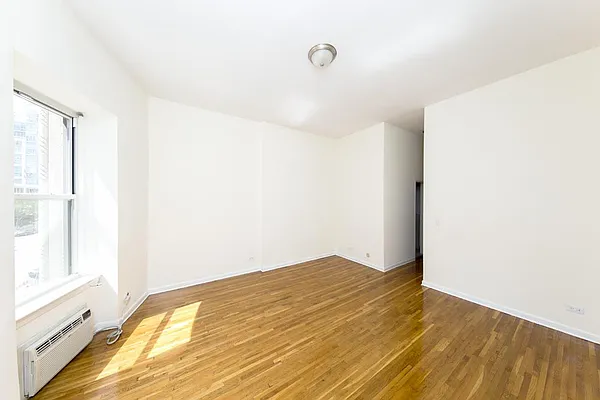 Rented by Icon Realty Management | media 30