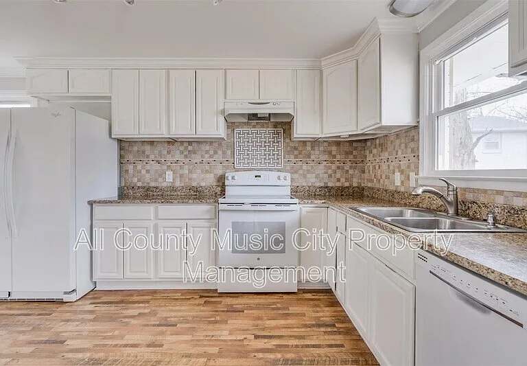 209 Rhine Dr — Photo 7