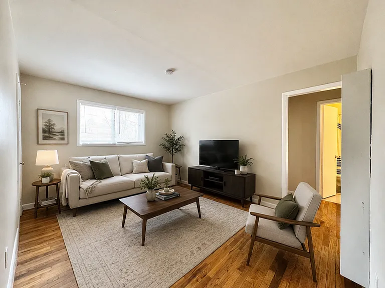 701 S Chapman St #8 — Photo 2