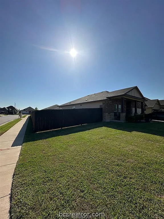 4 bed, 1783 sqft, $2,100 — Photo 4