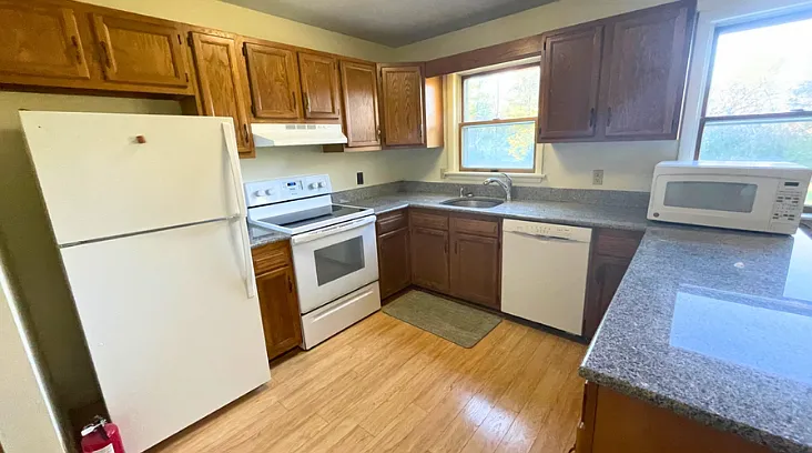 2 bed, 650 sqft, $900 — Photo 2