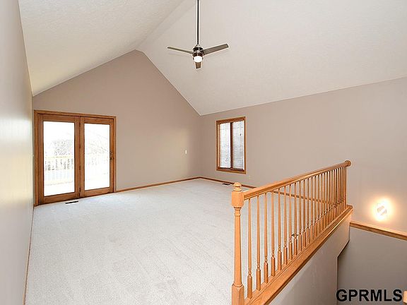 5th image of 15065 Corby St