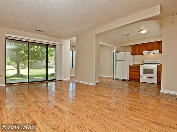 Large Family Room w/ lots of natural light