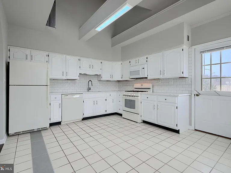 1727 Magnolia Ave — Photo 17