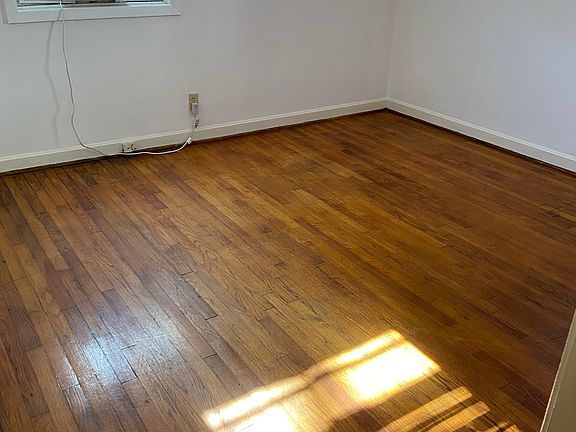 3rd image of 1954 Hinshaw Ave #B