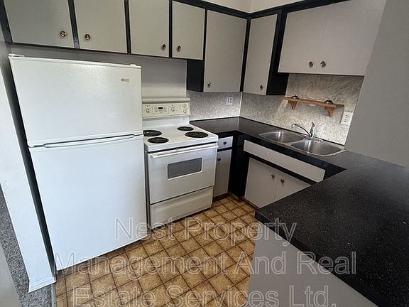 5th image of 2156 McBride Cres #A