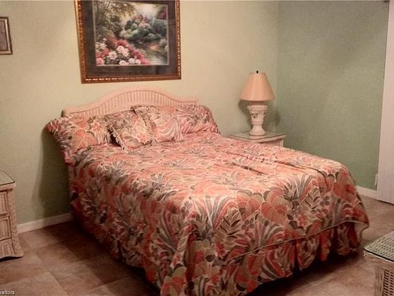 5th image of 233 Country Club Dr