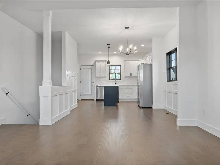 1627 Duncannon Dr — Photo 5