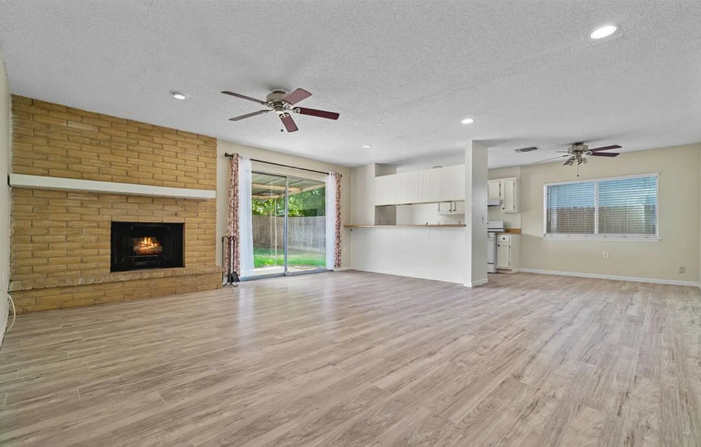 3 bed, 1400 sqft, $1,650 — Photo 4