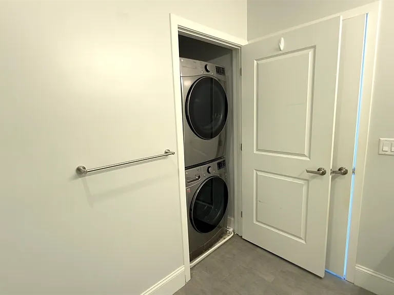 205 Maverick St #412 — Photo 15