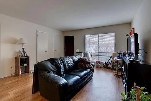Walk to UT campus, gorgeous remodeled unit — Photo 3
