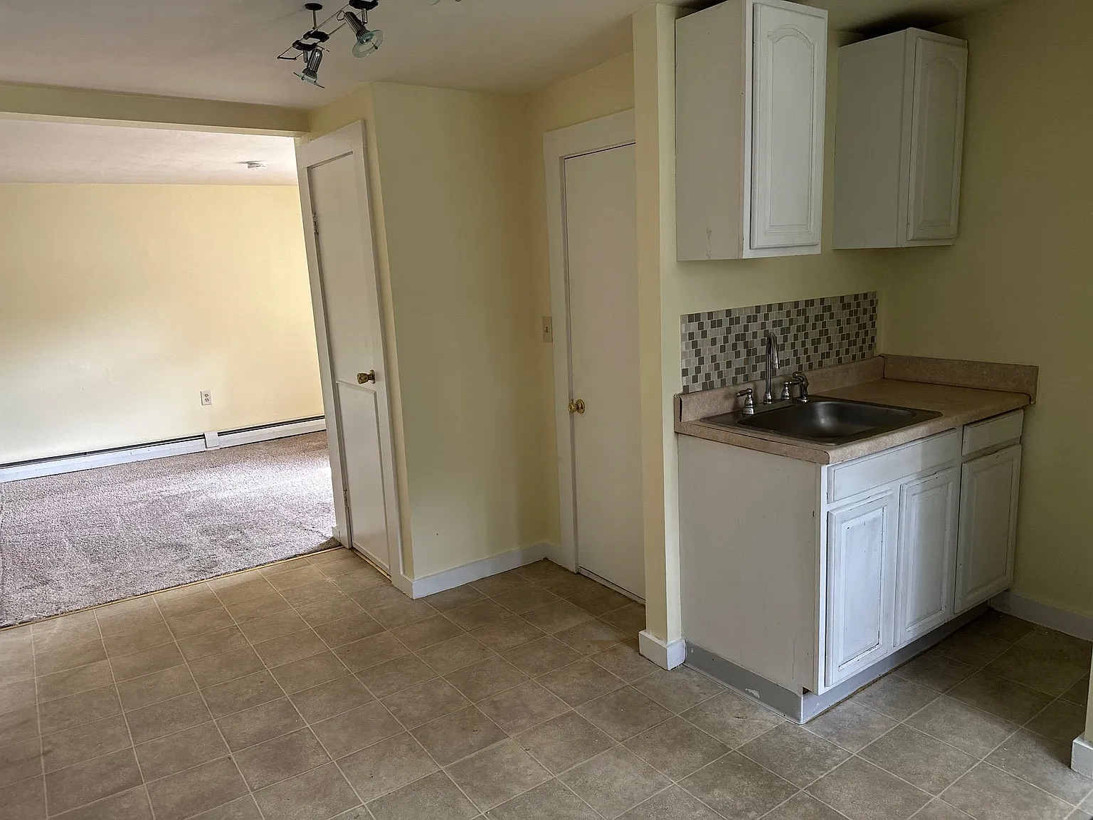 1 bed, 800 sqft, $1,350 — Photo 2