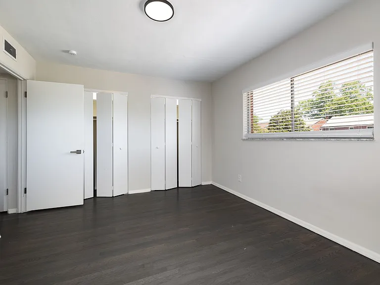 Lindenwood Heights Apartments — Photo 16