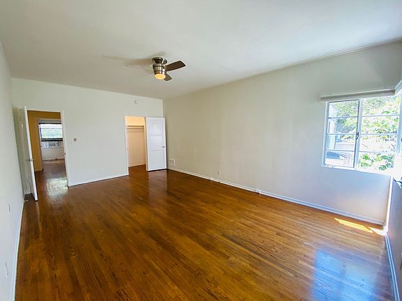 4th image of 332-342 N Sycamore Ave #334