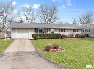 521 N Alkire St, Greenview, IL 62642