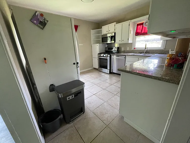 222 Haverhill Dr — Photo 4