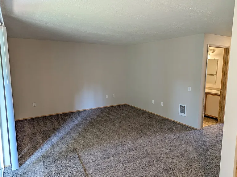 Silverwood Apartments — Photo 23