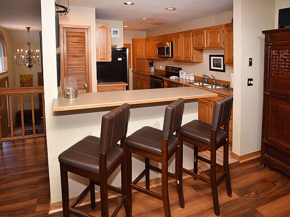 5th image of 2310 Sequoia Dr APT A