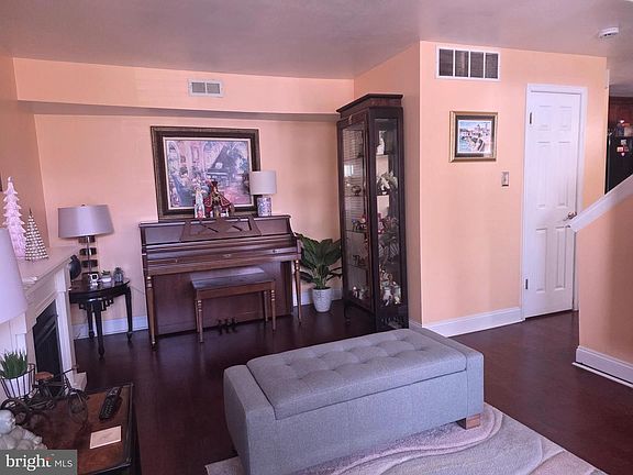4th image of 1502 Roberts Way