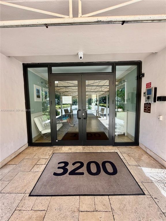 3200 N Palm Aire Dr APT 710, photo 3