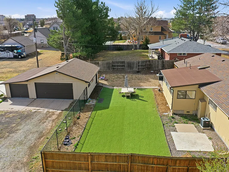 1040 S Fulton St — Photo 33