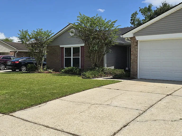 101 Dixie Cir — Photo 3
