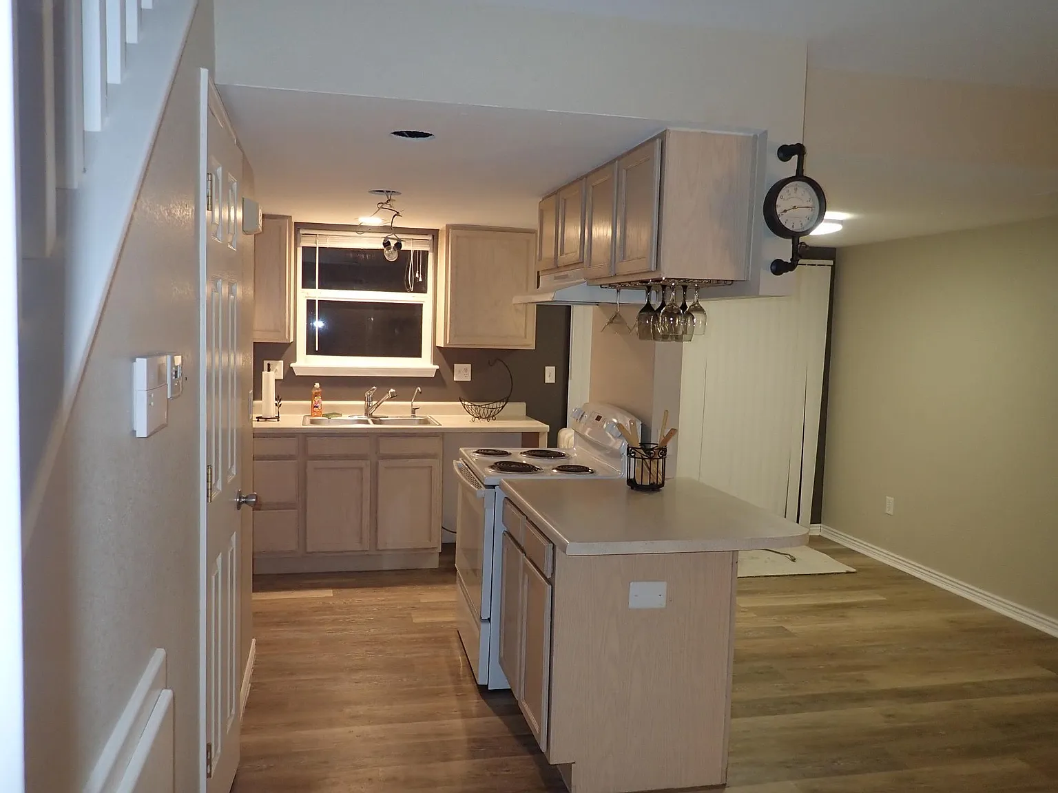 3 bed, 2.5 bath, 1059 sqft, $2,400 — Photo 4