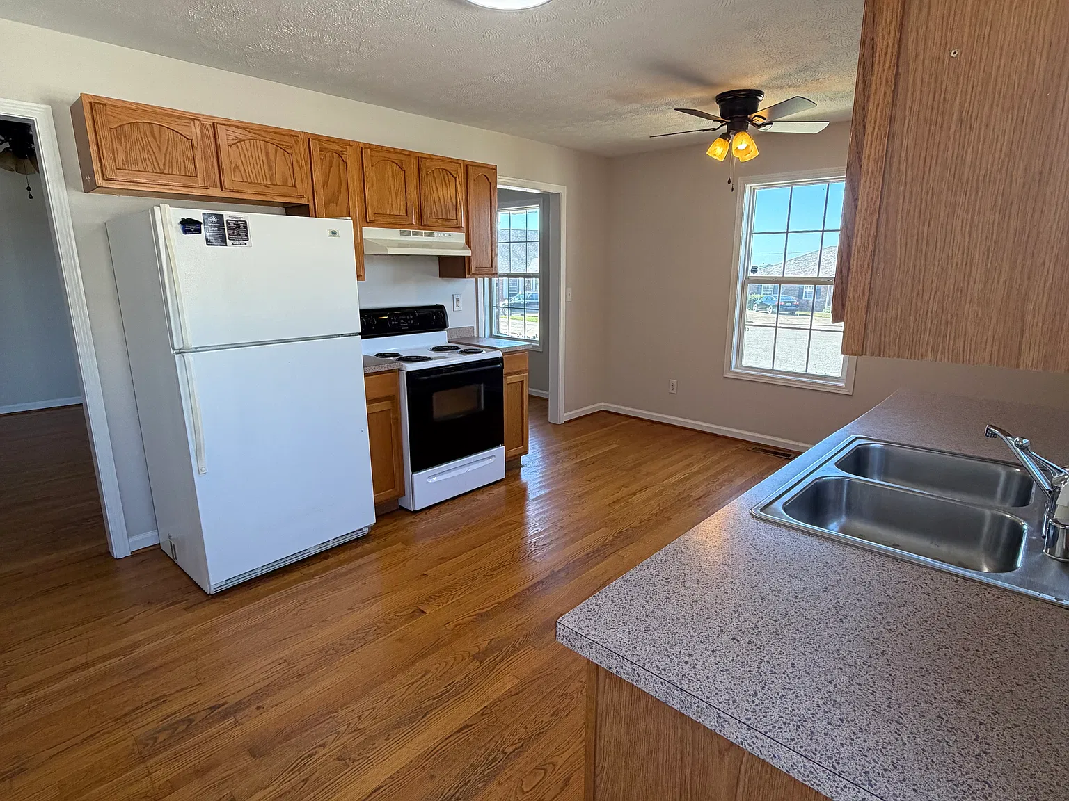 2 bed, 1066 sqft, $1,395 — Photo 2
