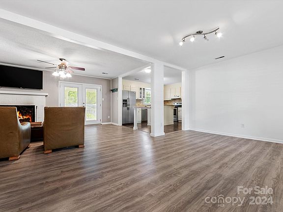 5th image of 11722 Mirror Lake Dr