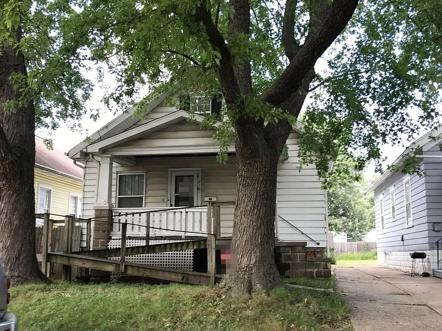 713 W Hanssler Pl photo 1