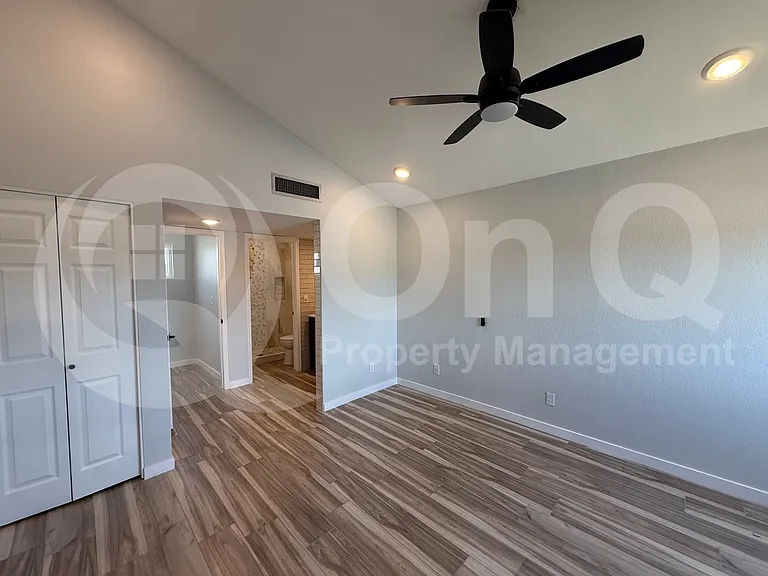 3037 W Monmouth St — Photo 20