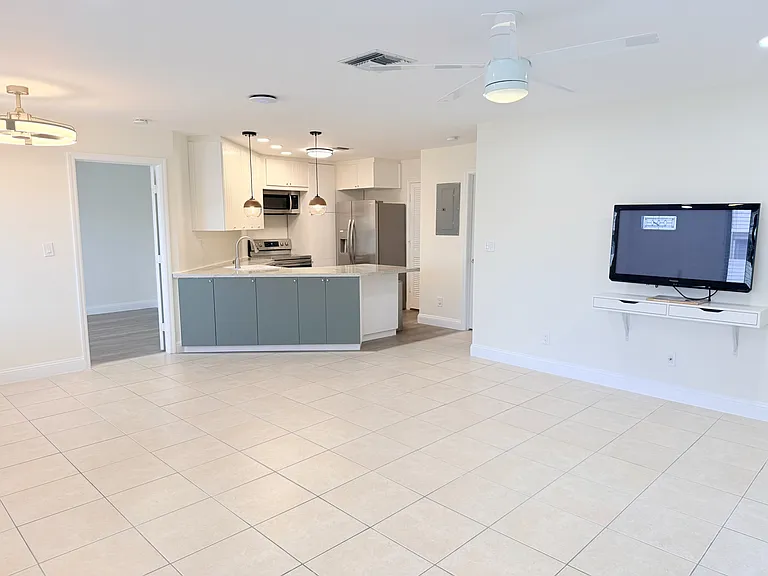 825 Dogwood Dr #B — Photo 3