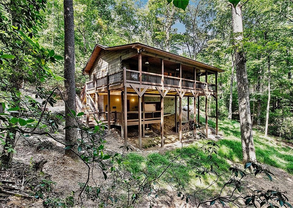 1st image of 680 Hidden Lake Dr