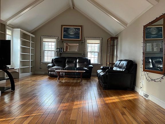 2nd image of 17 Cottage St