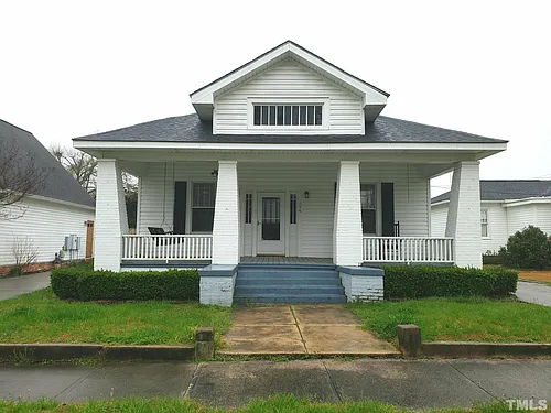 204 E Davis St Photo 1